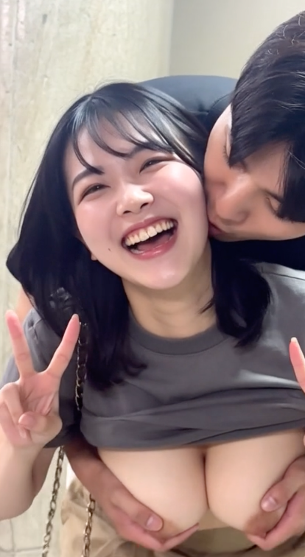 彼氏とのイチャイチャ見せてください