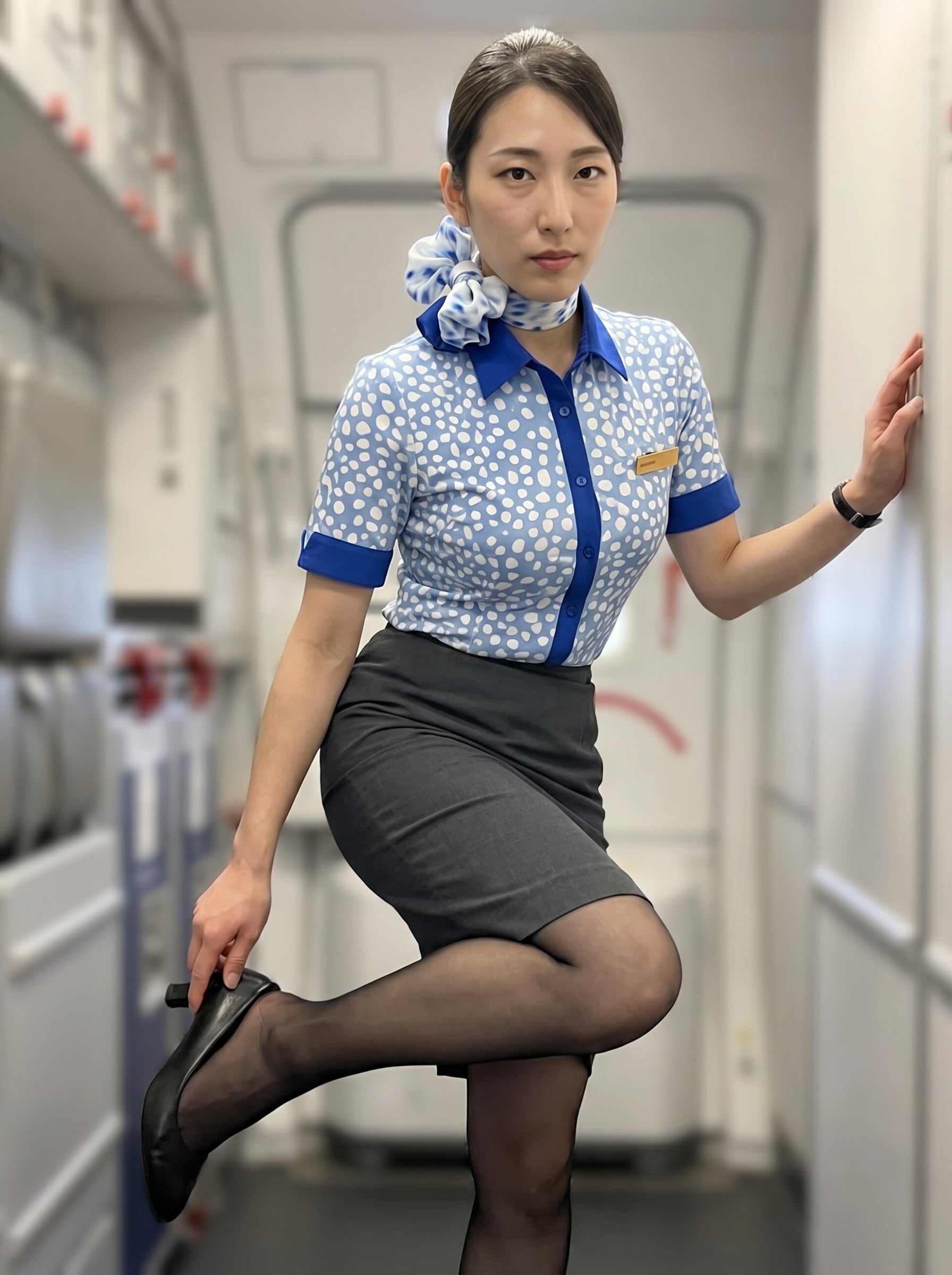 リアルな客室乗務員AIで。
