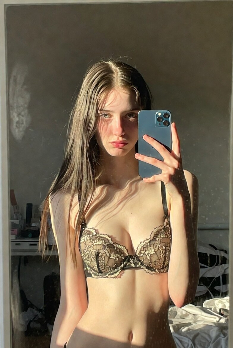 光のシャワーと溢れる美貌