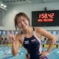 記録更新を嬉しそうに報告する塩素の香りの女の子 5枚目