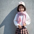 ピンクのマフラーに合わせた秋コーデ 5枚目