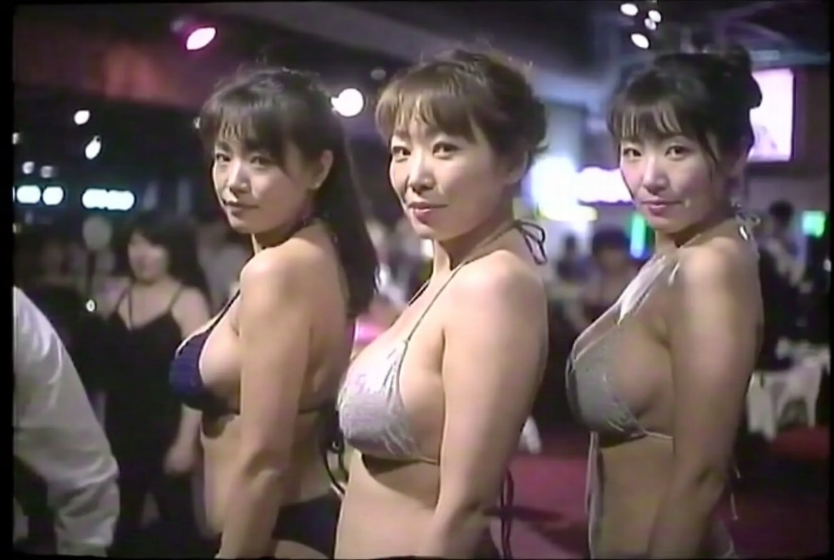 ビキニコンパニオン宴会場にて