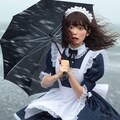 台風の中おつかいに出されるメイド23号 2枚目