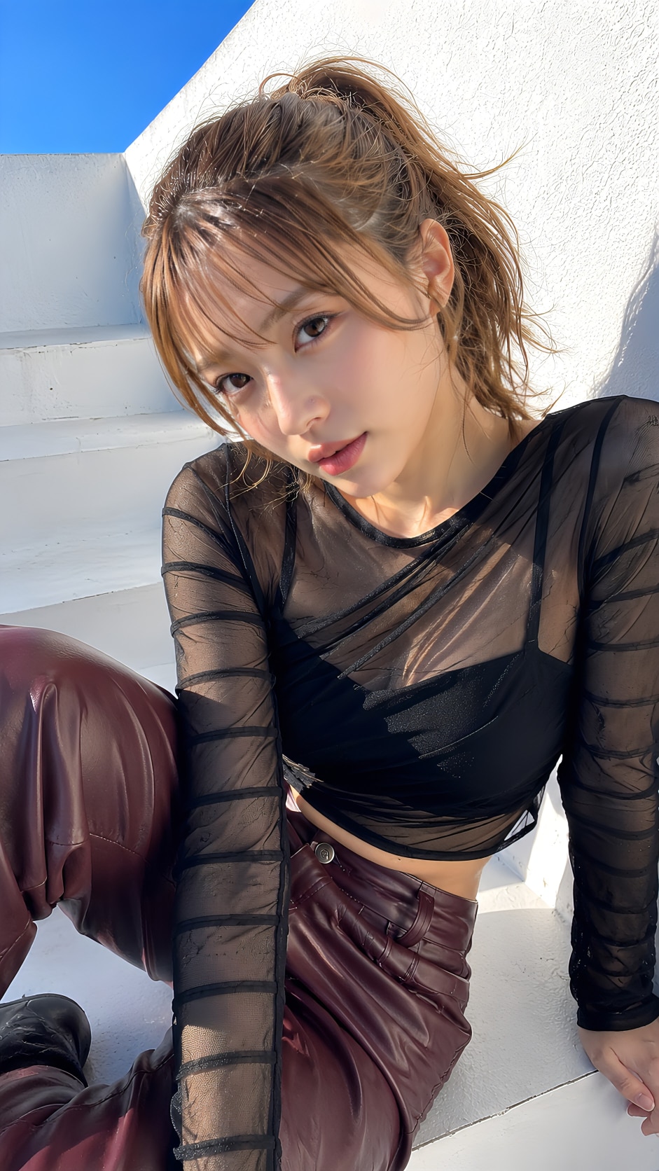 クールな彼女の魅惑的な透け感