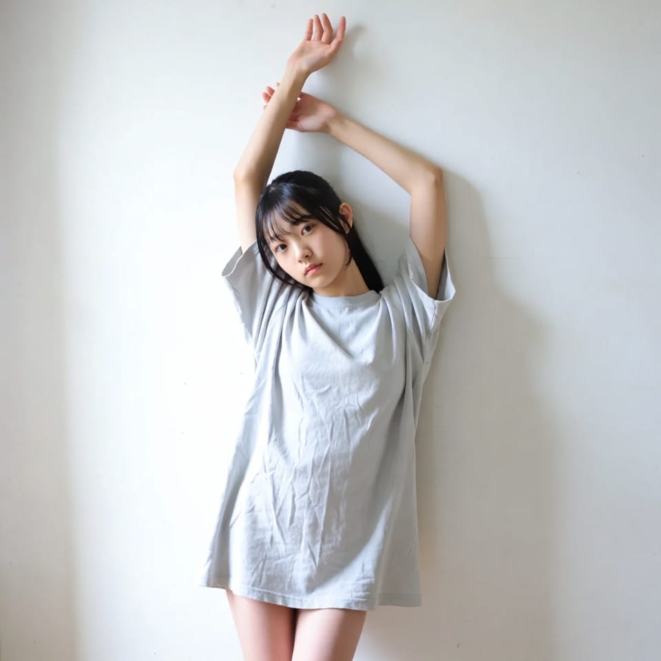 部屋で彼のシャツを着て、こんな感じ