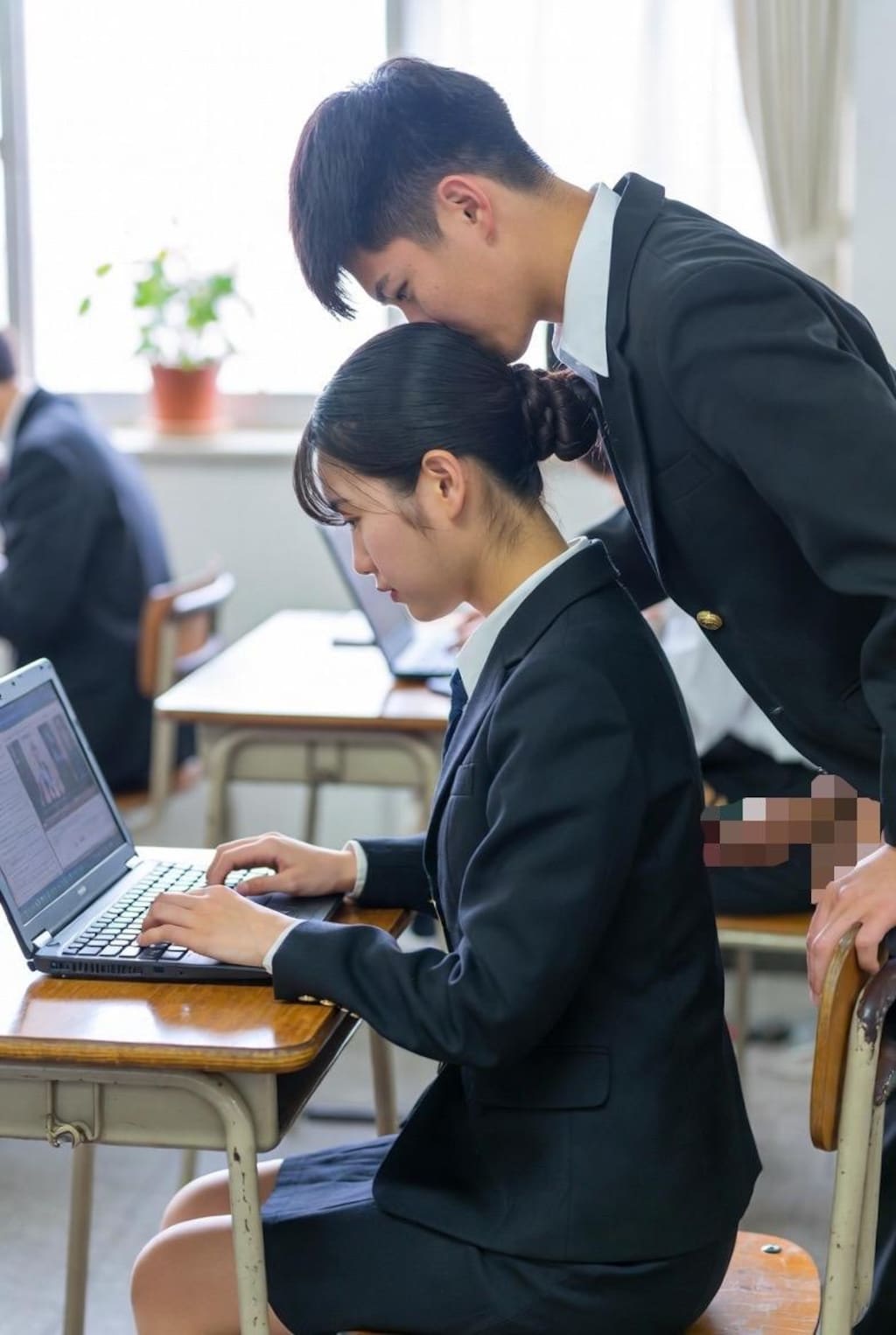 ねぇ〜せんせぇ〜俺の舐めてよ〜