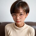 リビングでくつろぐ丸メガネ少女 6枚目