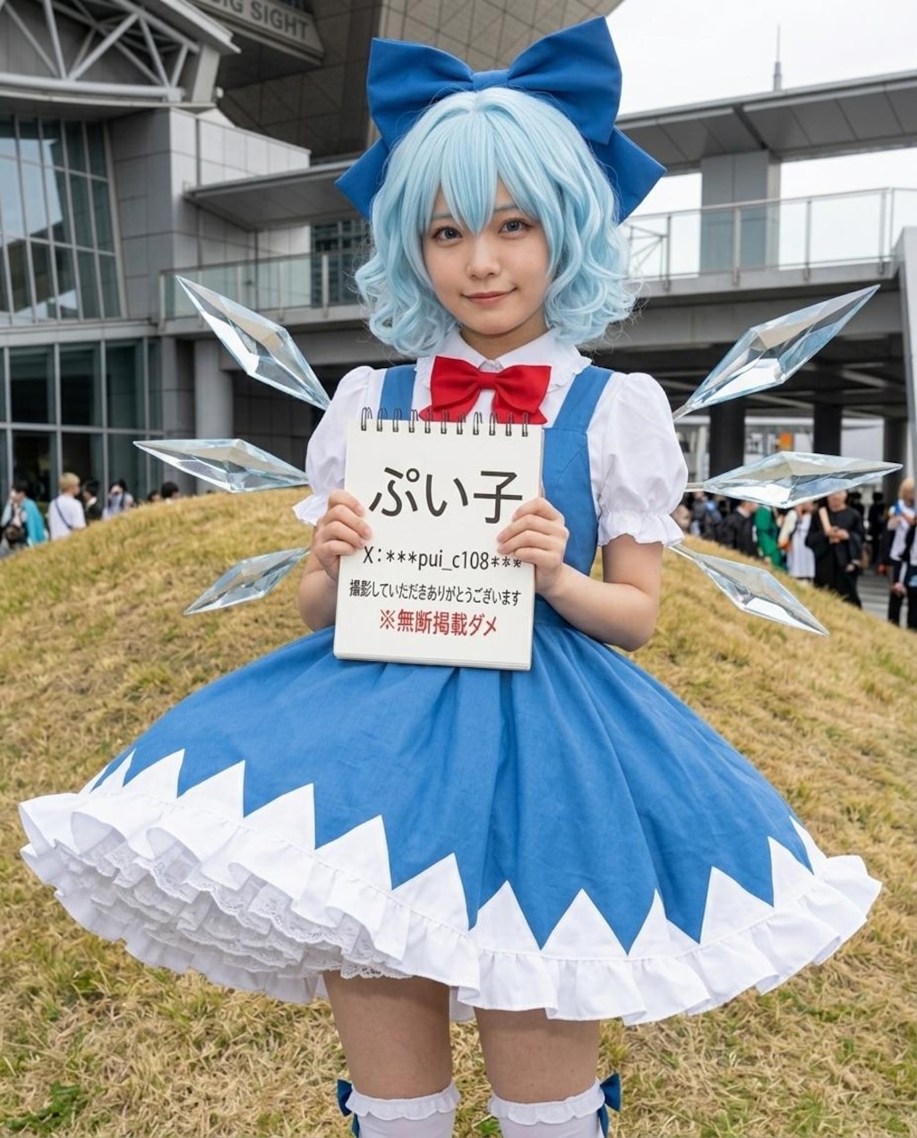 でっかいヘアリボンのコスプレイヤーさん