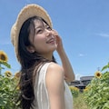 Walking Through Sunflowers 3枚目