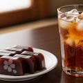 デザートの羊羹と麦茶のセット 2枚目