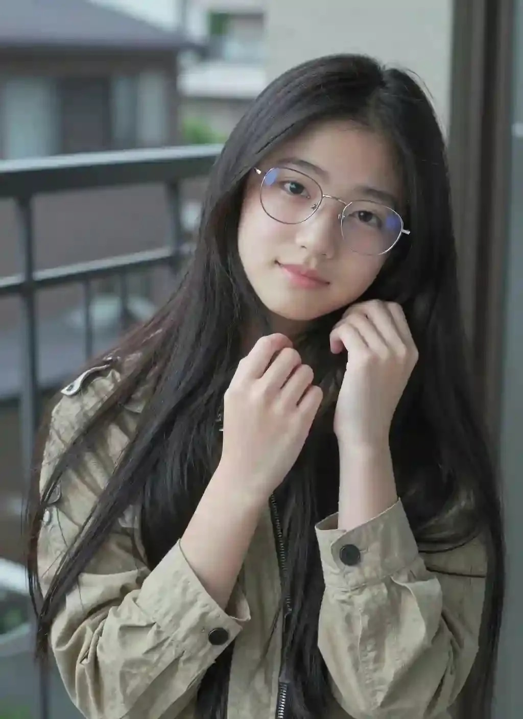 黒髪長髪眼鏡っ娘