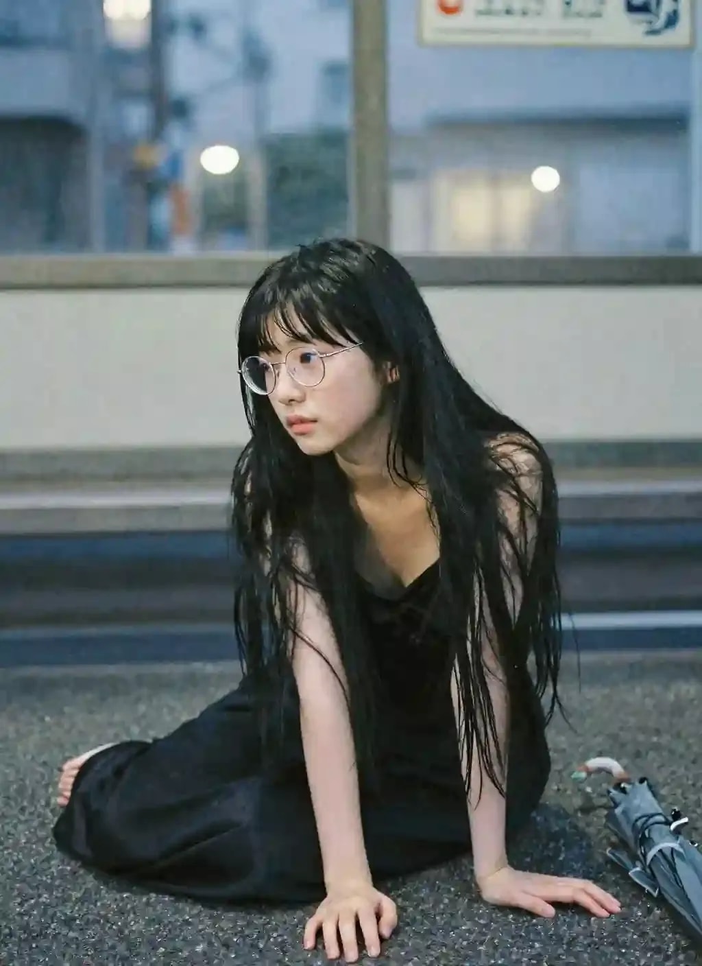 黒髪長髪眼鏡っ娘