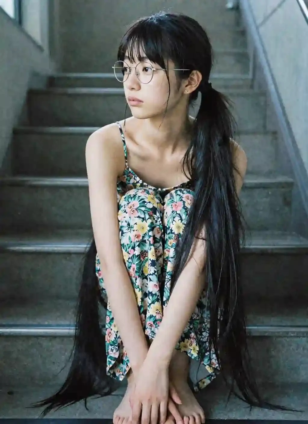 黒髪長髪眼鏡っ娘