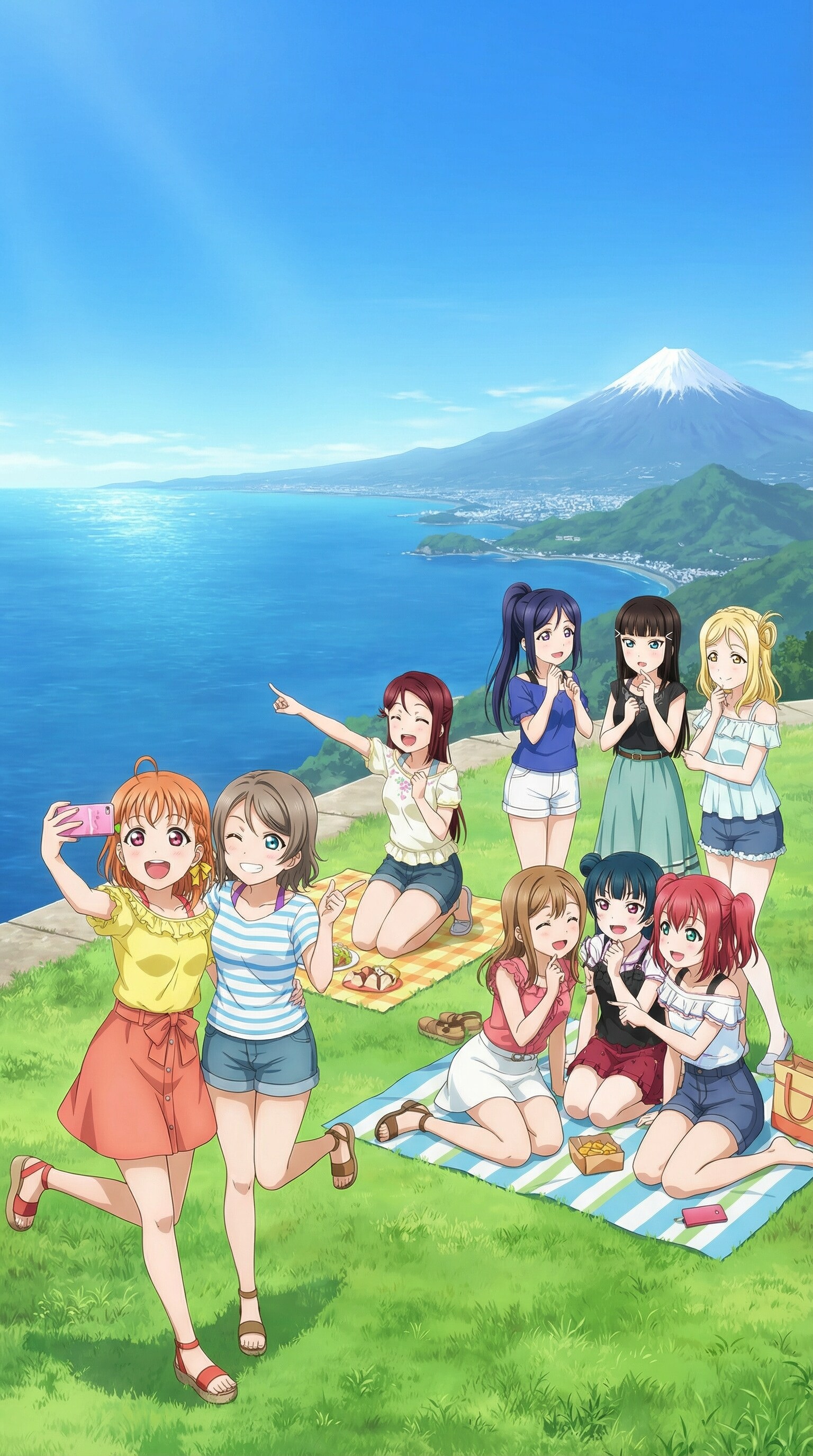 沼津市を一望する高い丘で沼津港と富士山をバックにのびのびしてるAqours