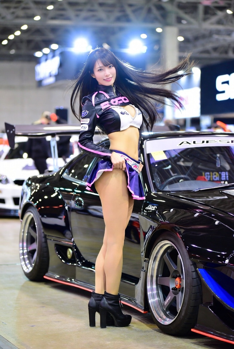 オートサロン会場でサービス