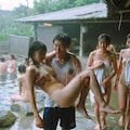 女湯でのぼせた女子の介抱 3枚目
