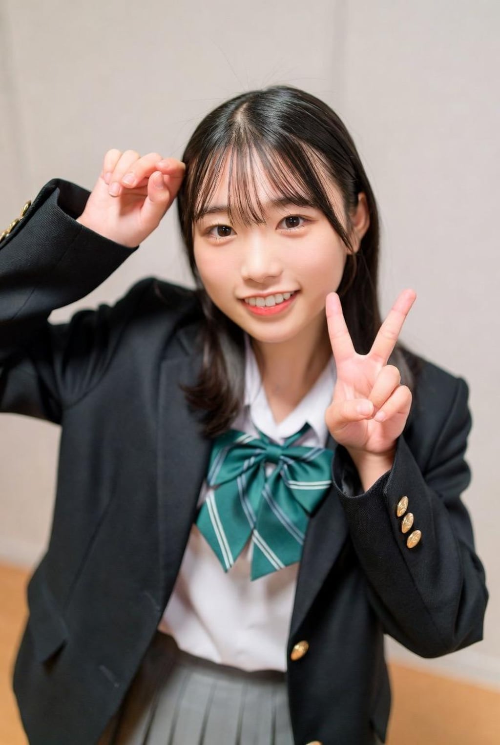 制服トップレスピース