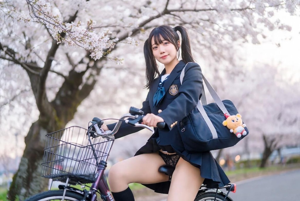 自転車パンチラJK
