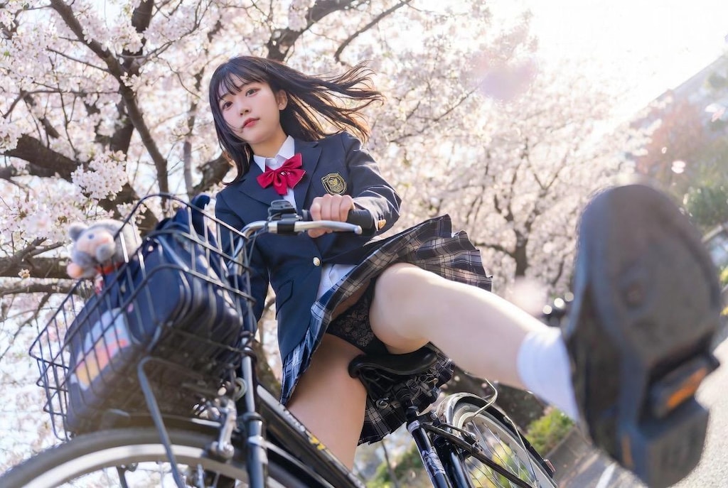 自転車パンチラJK