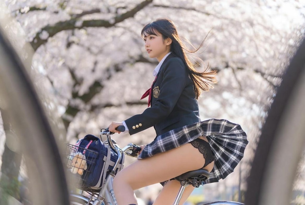 自転車パンチラJK