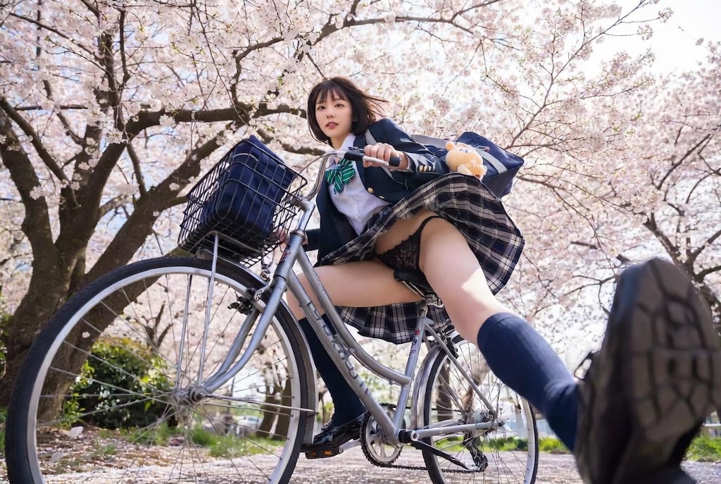 自転車パンチラJK