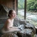 温泉と白い肌③ 2枚目