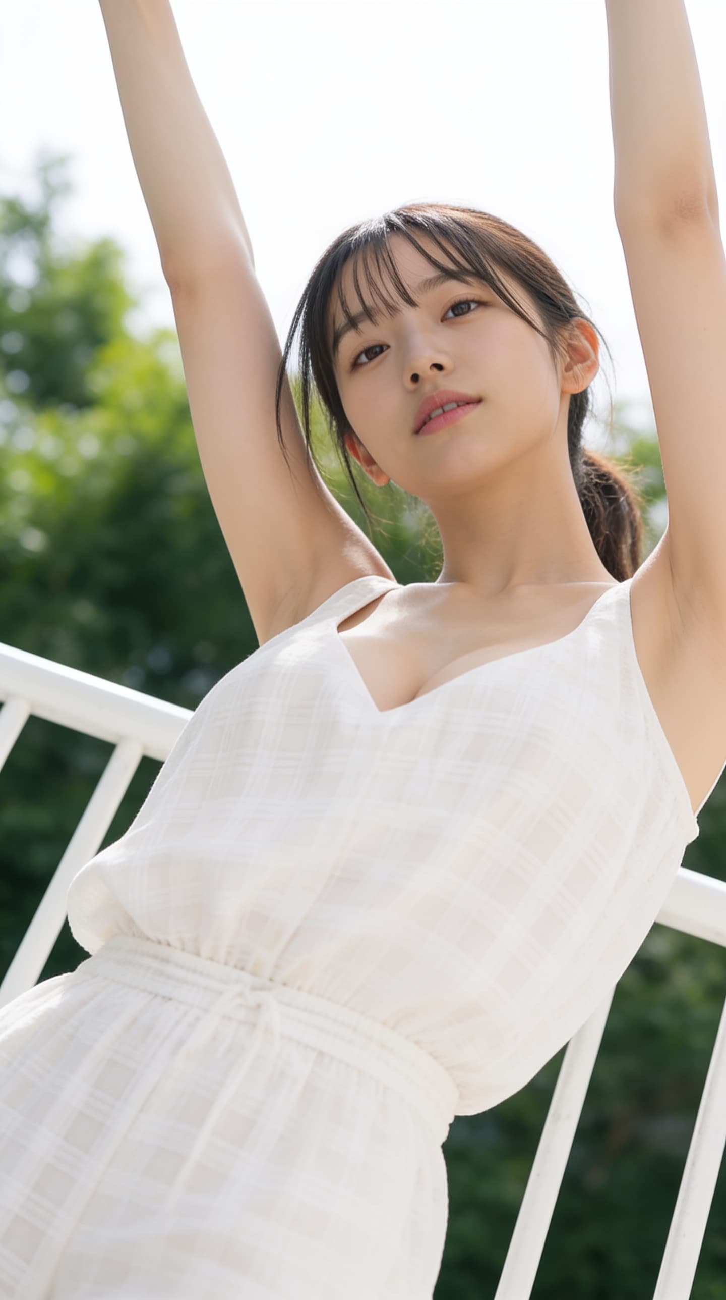 初夏の陽射しと白い服