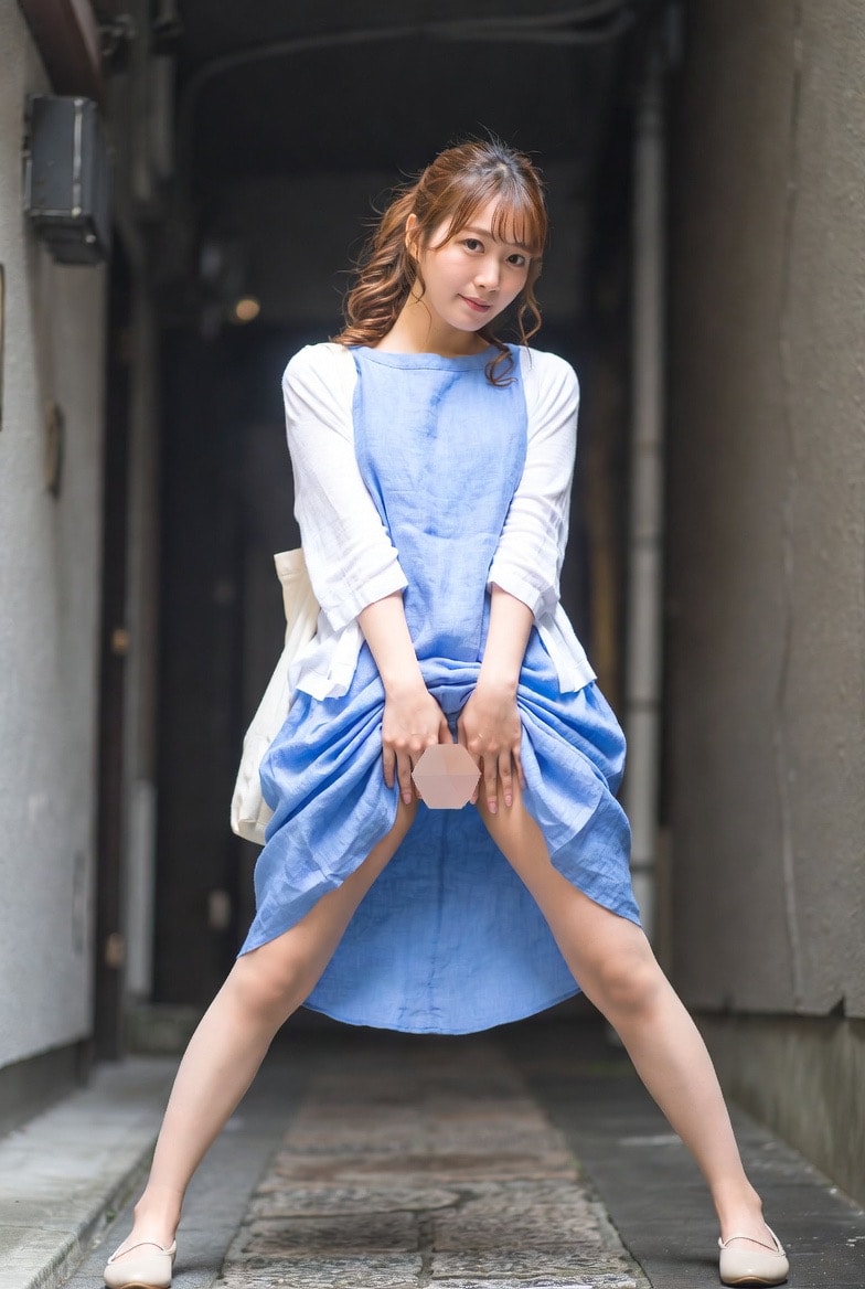 誘う新妻、ノーパンデート