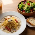 摩訶不思議食堂の茸ベーコンクリームパスタセット 2枚目