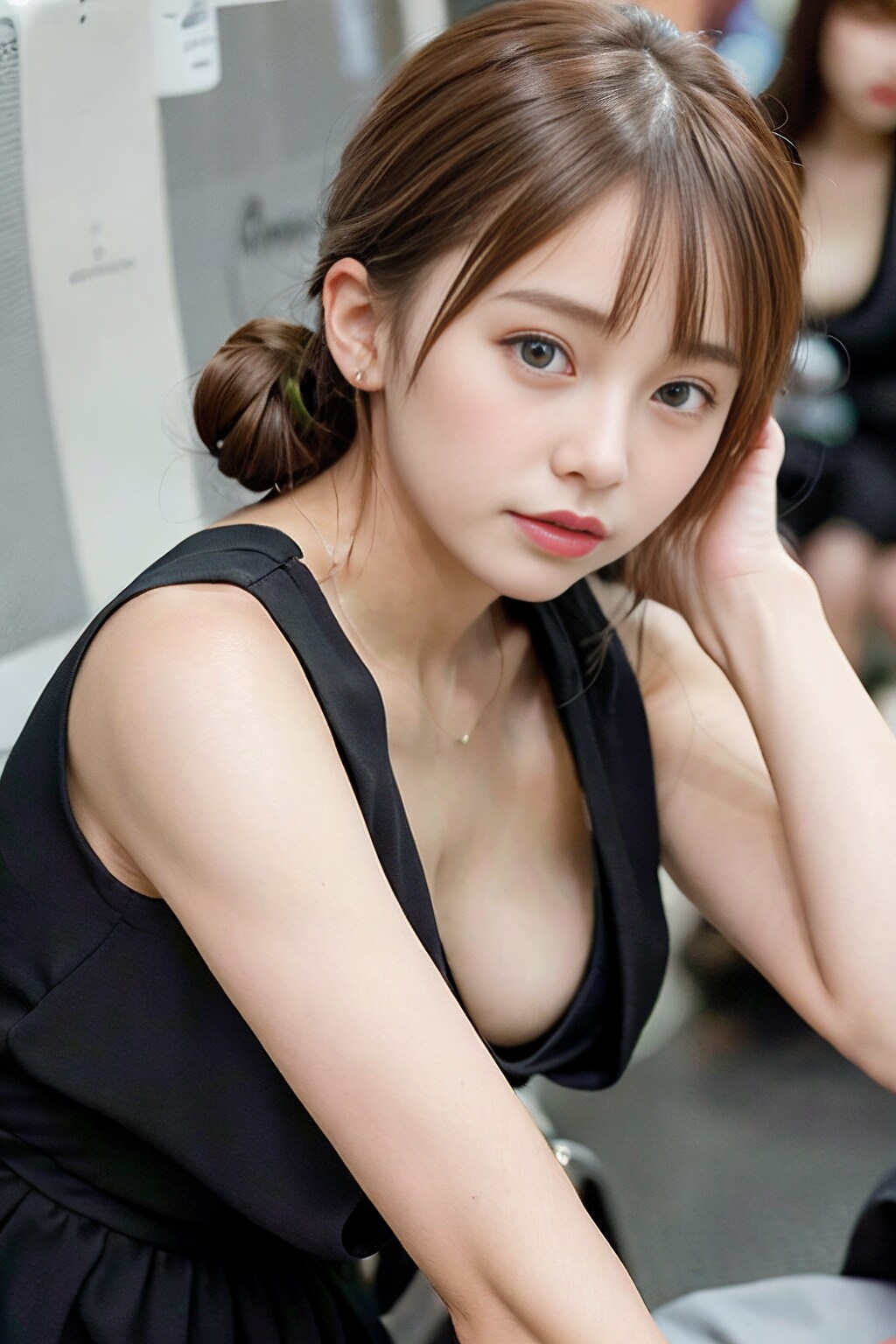 電車で胸チラ美少女