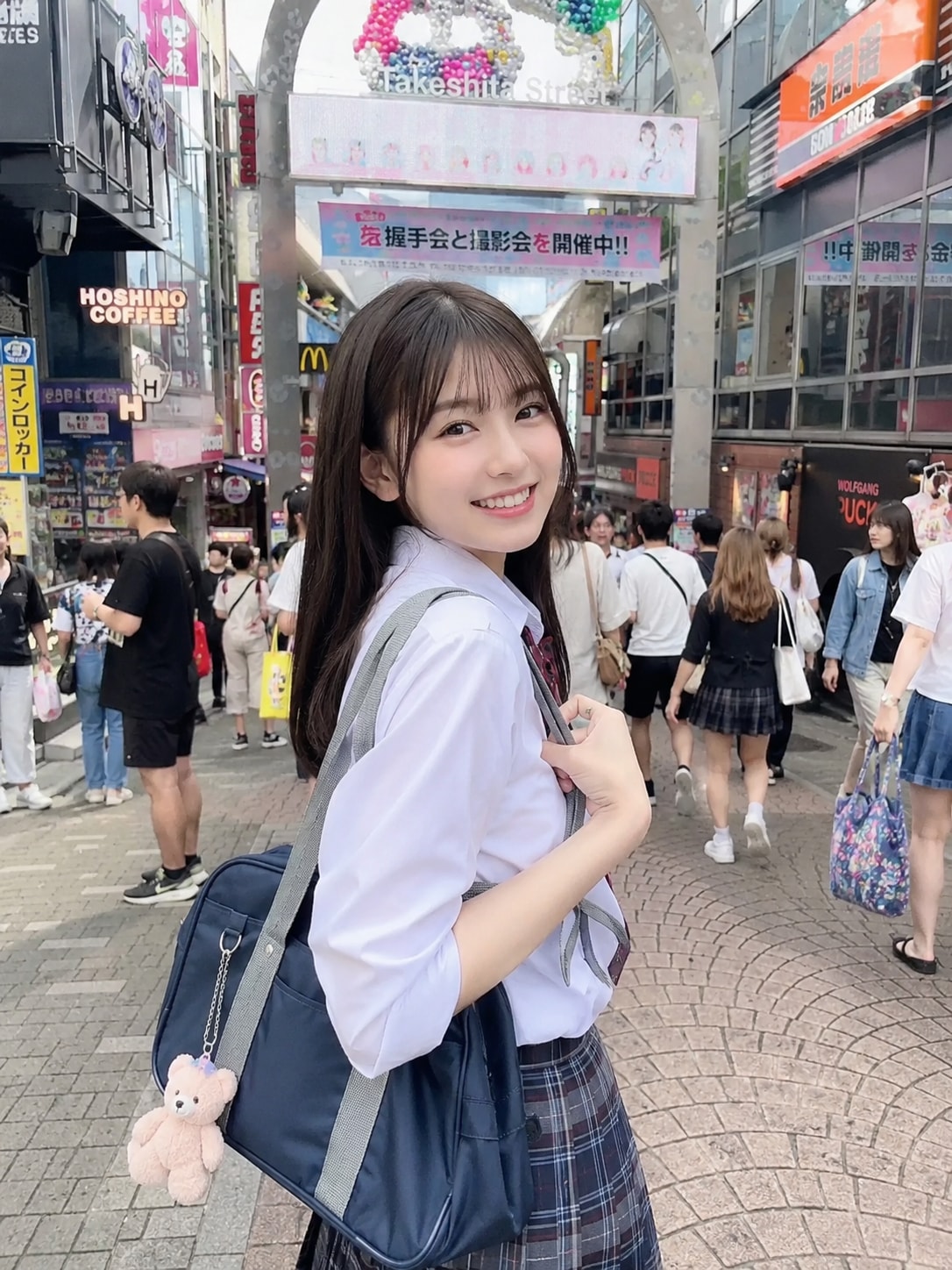 休日に原宿で遊ぶ女の子