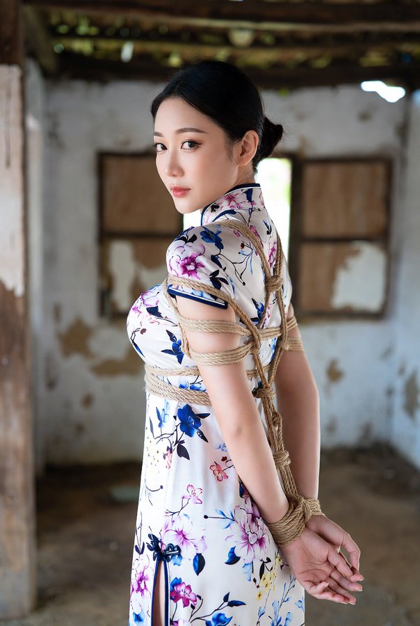 華人緊縛