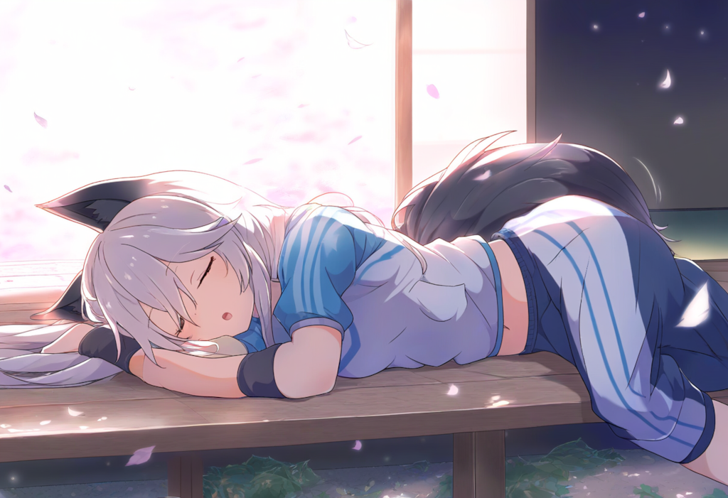 お昼寝する銀狐様の御尊顔