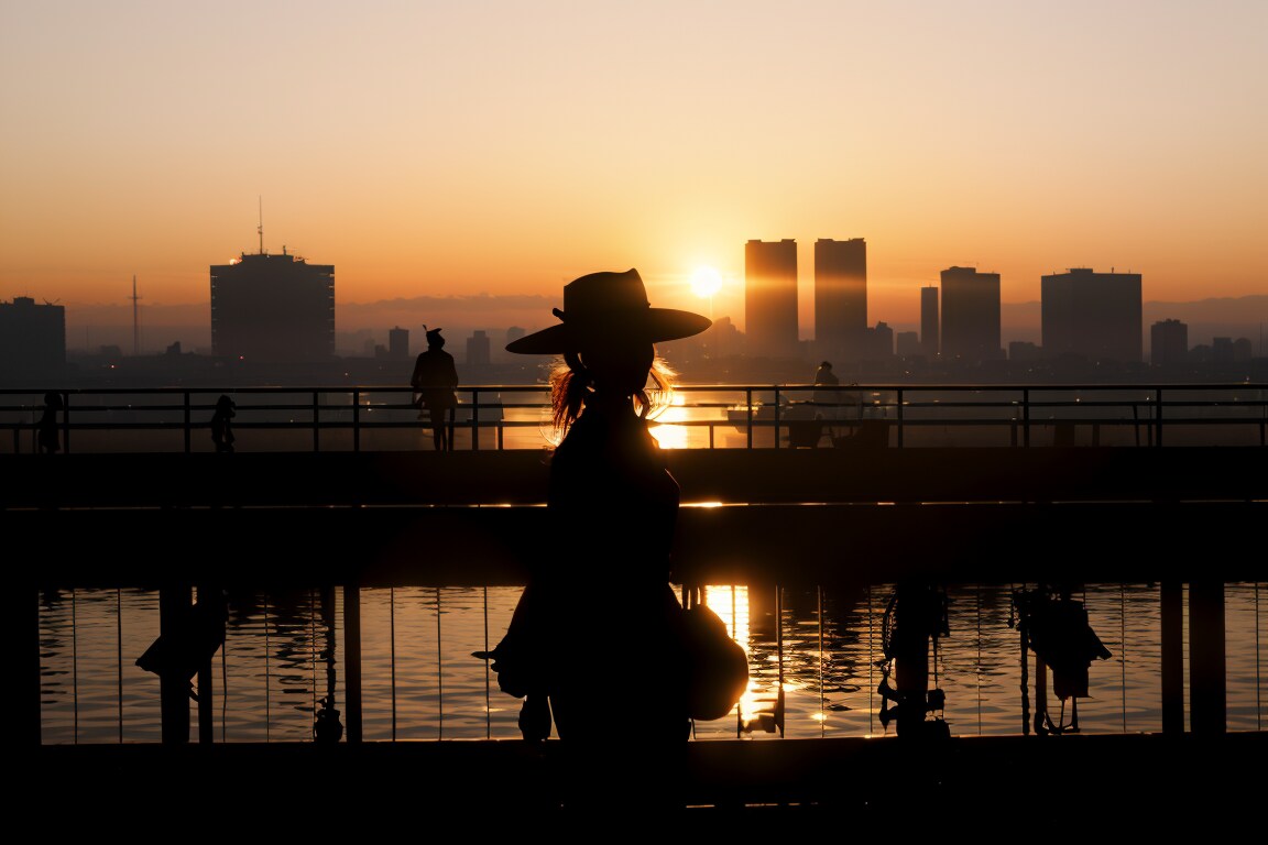 帰り道をイメージした画像を妻に見せたら「だれ？」、子供に見せたら「スパイファミリーの指令出す女の人？」と言われてしまったのがコレ。