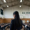 後ろが隠せてない女の子 3枚目