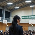 後ろが隠せてない女の子 2枚目