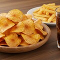 深夜のポテトチップスとフライドポテトとコーラのセット 3枚目