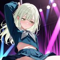 若葉睦がポールダンスして緑のパンツを露出する。 3枚目