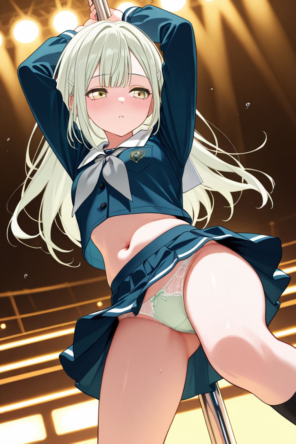若葉睦がポールダンスして緑のパンツを露出する。