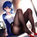 誘惑する青い髪の先輩 2枚目