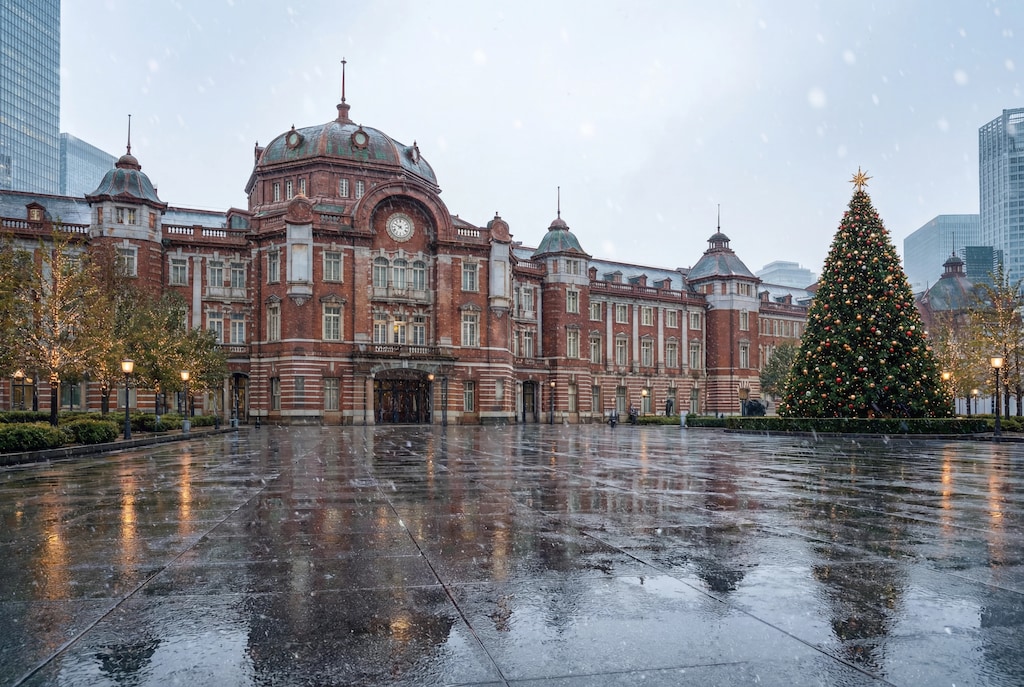 東京駅丸の内口駅舎のクリスマスイルミネーション