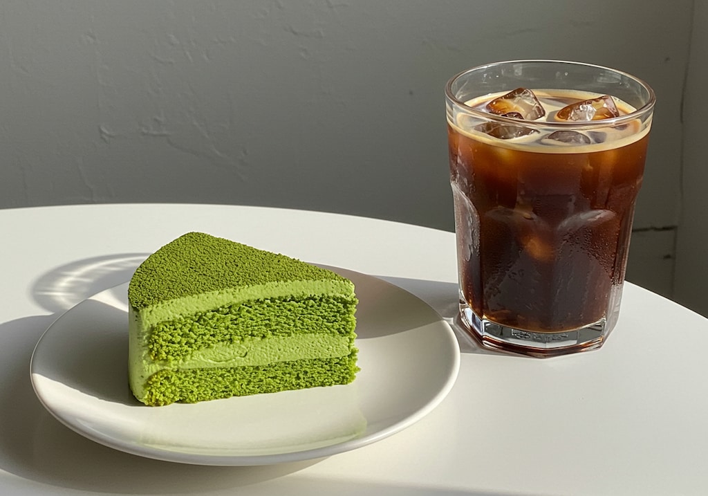 デザートの抹茶ケーキとアイス珈琲のセット