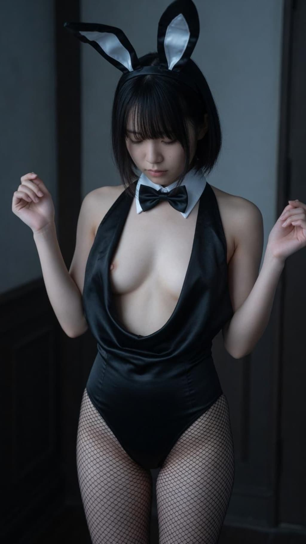 安っぽいバニーコスの女の子