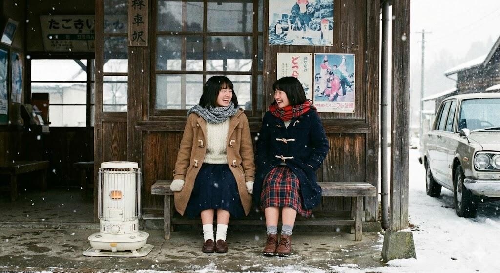 バスを待つ二人