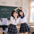 自撮りする女の子 4枚目