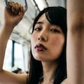 電車で脇汗お姉さん3 2枚目