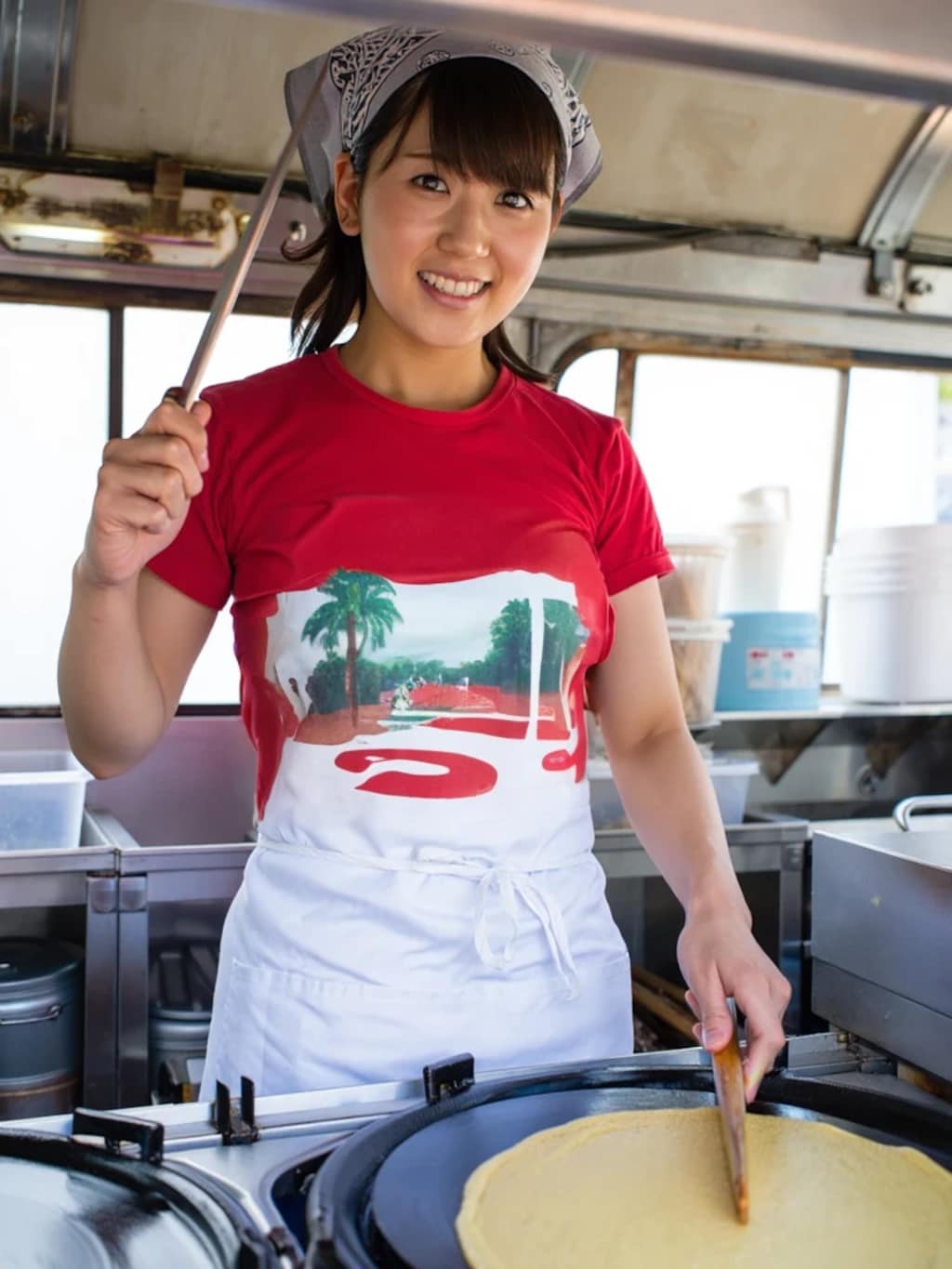 キッチンカーのクレープ屋さん