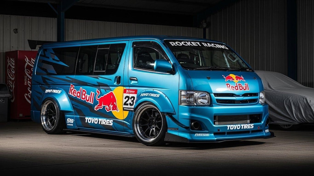 トーヨータイヤレッドブルハイエースのドリ車