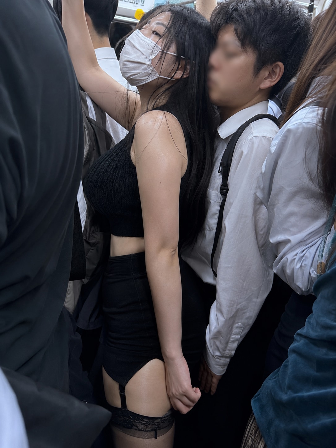 エロいコーデで満員電車