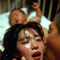 息子の嫁を孫の前で… 3枚目